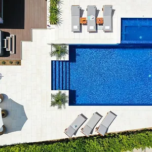 Pino With Pool, Sauna & Jacuzzi , Petrčane Kroatien